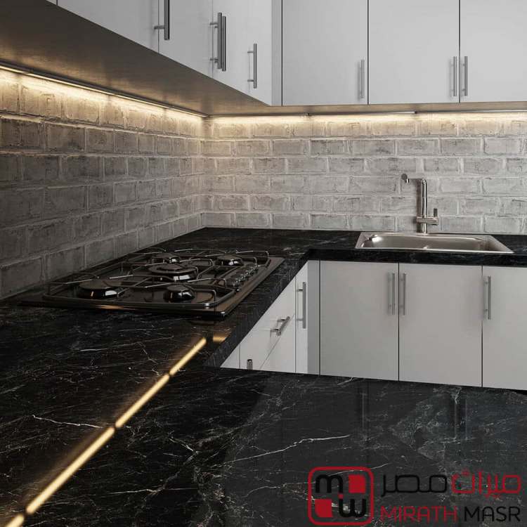 هل يناسب الرخام الأسود المطابخ الصغيرة؟