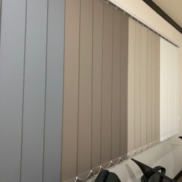 ستائر رأسية طوليه