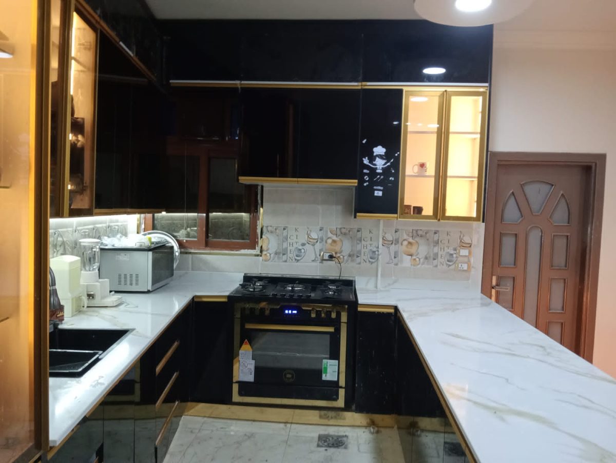 مطابخ أسود* أصفر