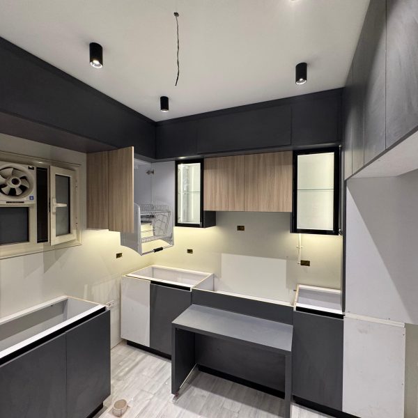 مطابخ لون رمادي فاتح