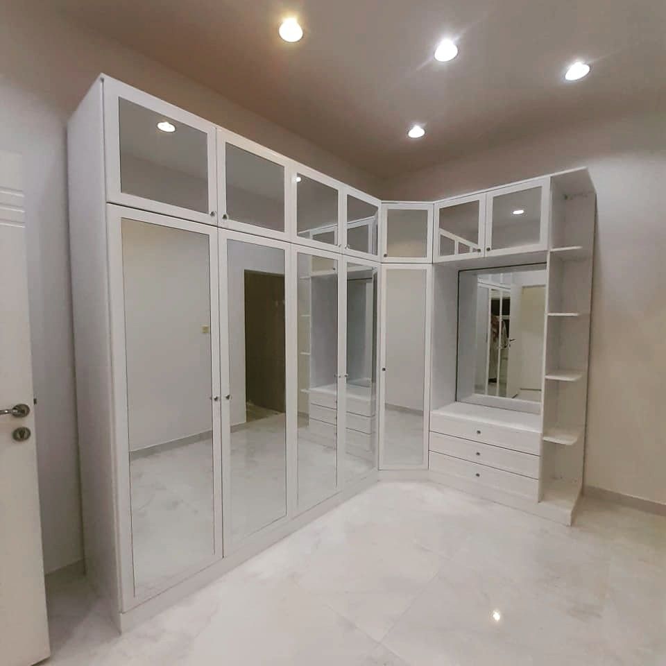 دريسنج روم أبيض