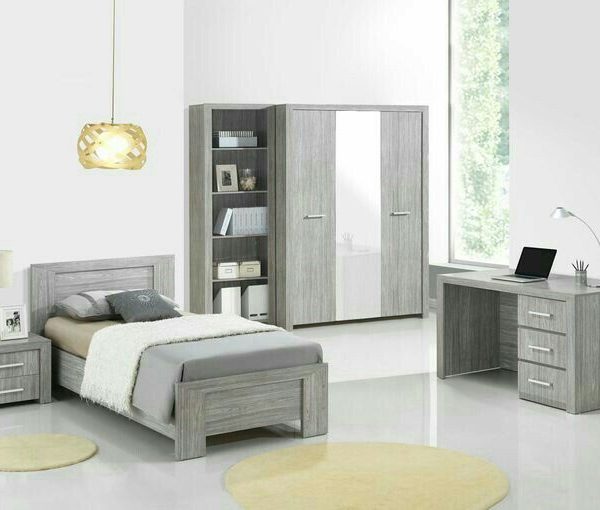 غرفة نوم أطفال بسرير ودولاب جرار