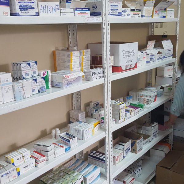 مدرجة صيدلية معدن