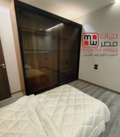 دريسنج روم زجاج جرار