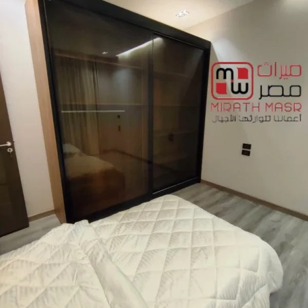 دريسنج روم زجاج جرار